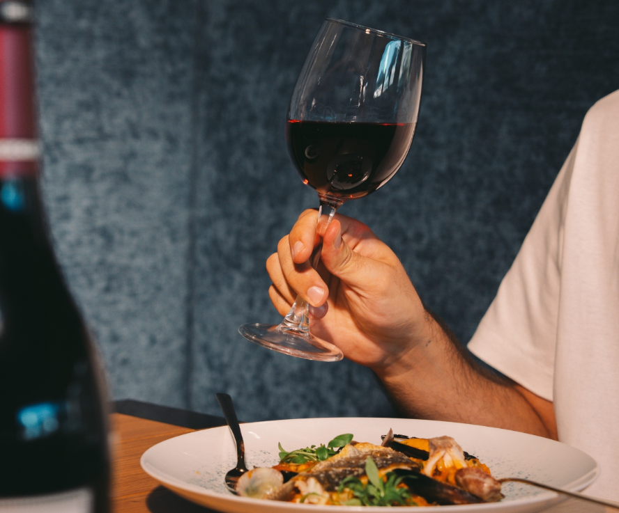 ¿Te gustan el vino y el pescado? Esta cena en WOW reúne lo mejor de ambos en una experiencia única