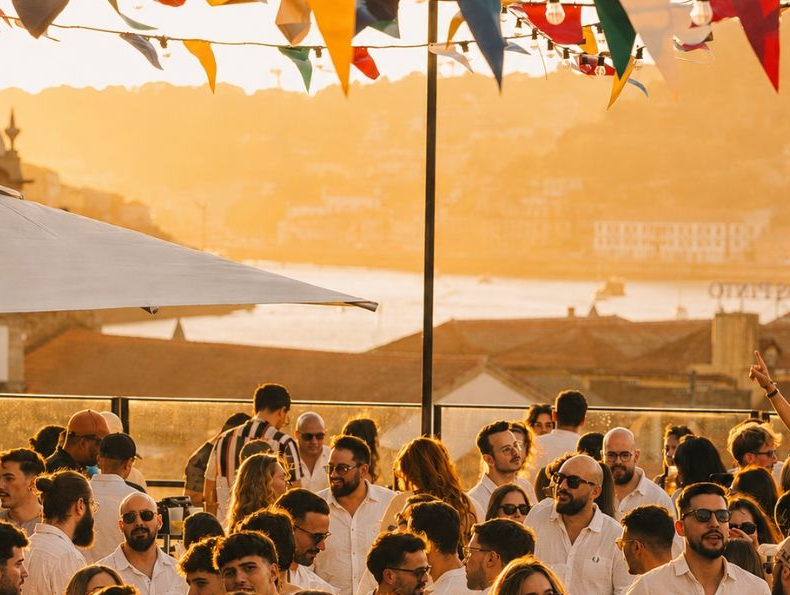 Veste-te de branco e vem celebrar o verão